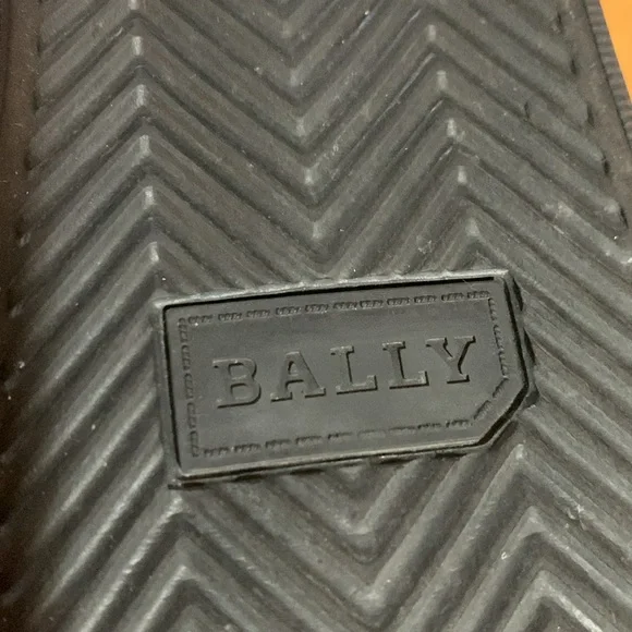 BALLY DESIGNER SNEAKERS EU 9.5E/US 10.5D, BEAUTIFUL SKIN  display picture 1